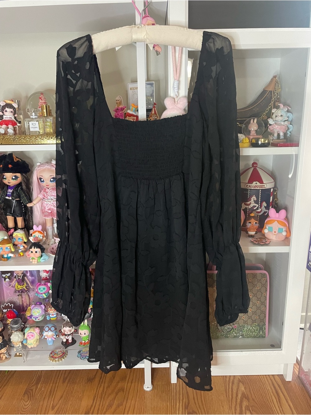 Super cute black babydoll mini dress from Urban Outfitters 🖤 - Picture 6 of 13